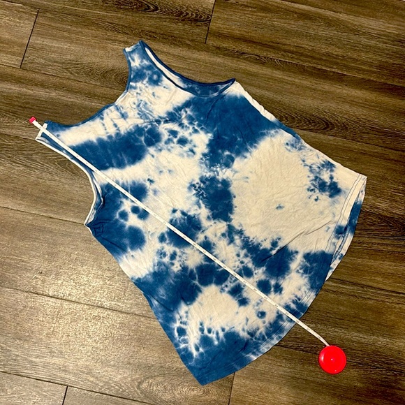 Feiersi blue and white tie-dye criss-cross cut out tank top size medium - Picture 8 of 8